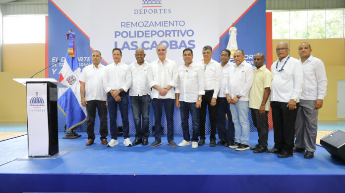 Abinader inaugura el remozado Polideportivo de Las Caobas
