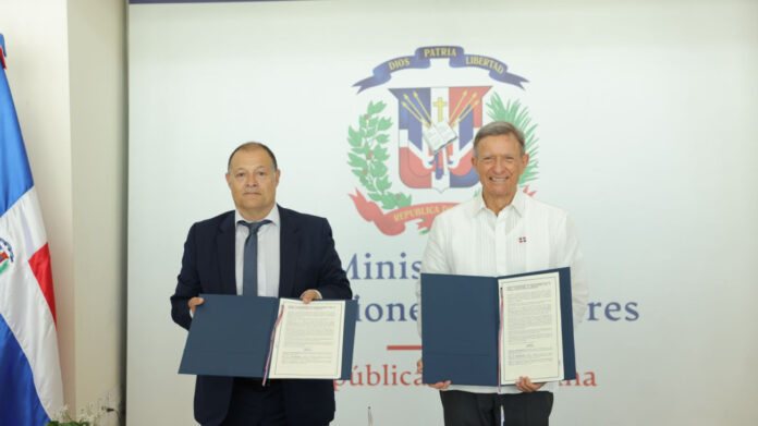 Gobierno firma acuerdo para establecer en el país la oficina regional del CLAD