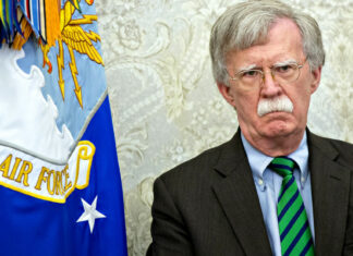 El FBI allana la casa de John Bolton