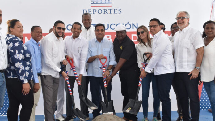 Ministro de Deportes da primer picazo para la construcción del multiusos del Club 30 de Mayo
