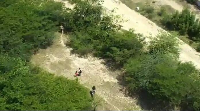 Capturan a seis indocumentados usando drones en zona boscosa de Elías Piña