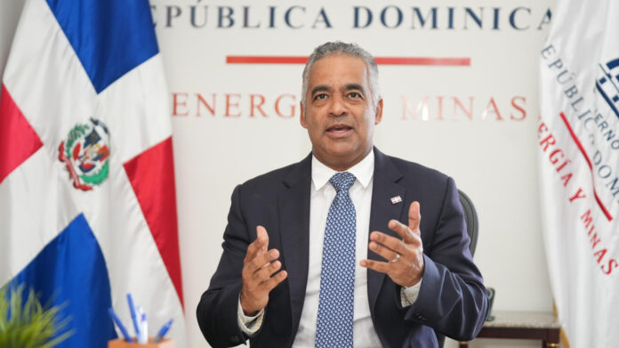 RD atrae más inversión en energías renovables y minería