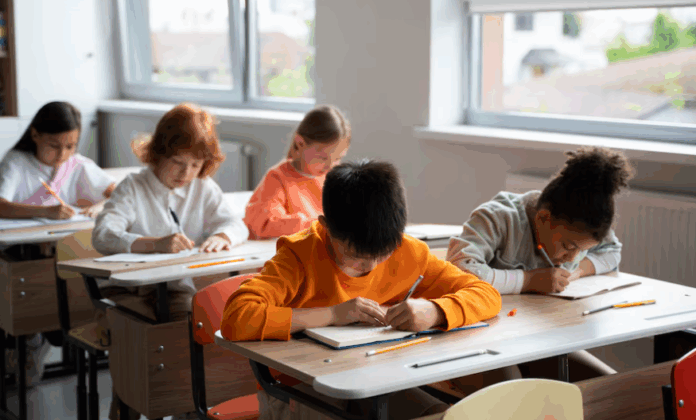 Cómo influye el horario de ingreso escolar en el rendimiento académico y la salud de los estudiantes, según los expertos