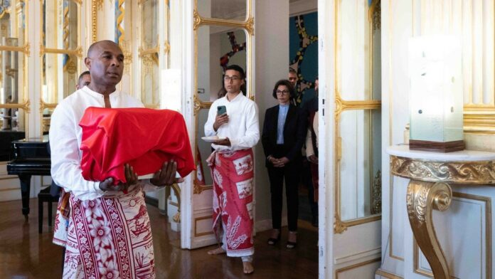 Francia devuelve a Madagascar el cráneo de un rey asesinado hace más de un siglo
