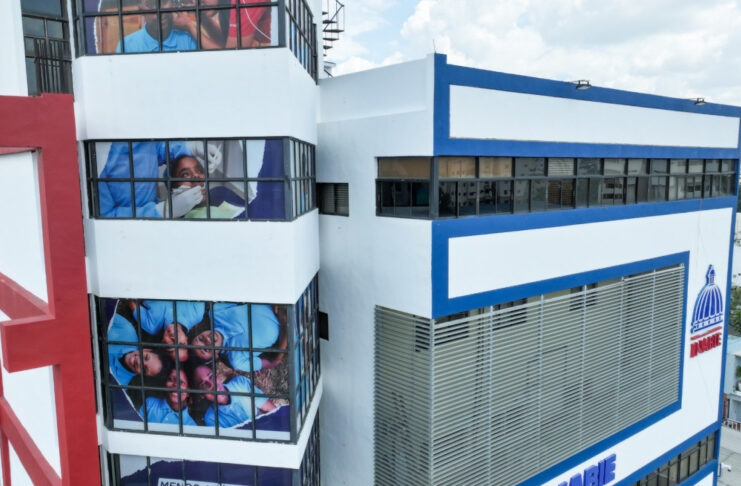 INABIE y suplidores acuerdan acelerar entrega de utilería escolar a estudiantes del sector público