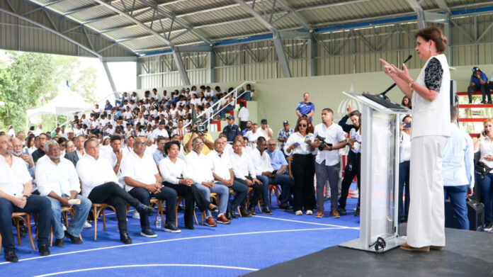 El Inefi entrega nuevo polideportivo en Bayaguana