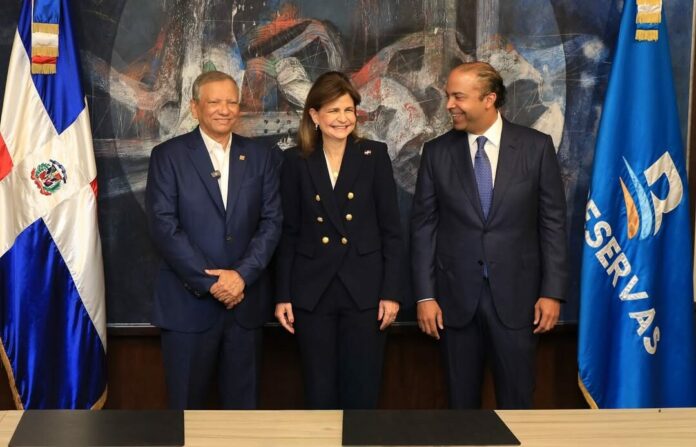 Raquel Peña juramenta nuevos incumbentes en Banreservas y Refidomsa