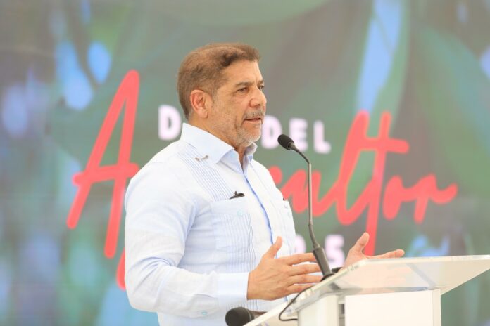 Ministro de Agricultura niega desfalco y aclara irregularidades en distribución de recursos
