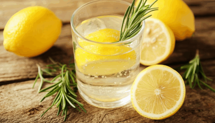 10 beneficios de tomar agua con limón en ayunas