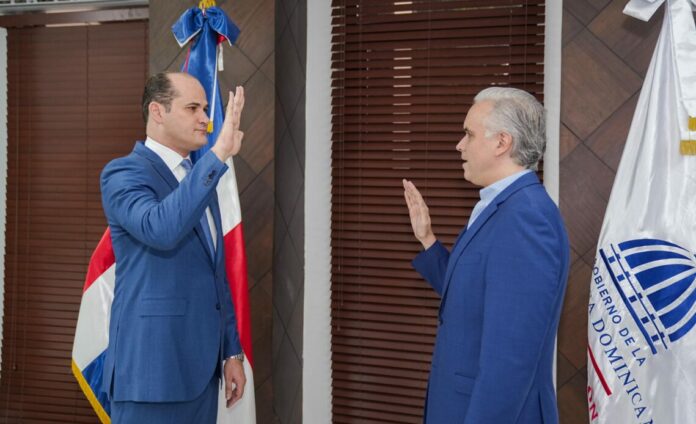 Luis Miguel De Camps juramenta a Adolfo Pérez como nuevo director del INABIE