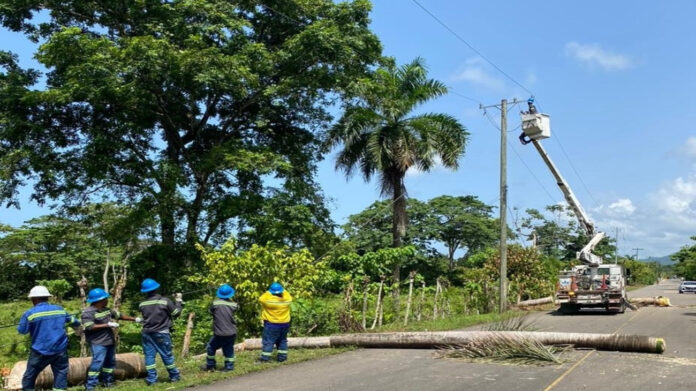 Edeeste restablece servicio eléctrico en Miches