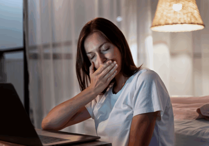 ¿Por qué algunas personas sienten sueño todo el día?