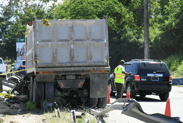 Al menos cinco fallecidos en accidente entre patana y motocicletas en autopista 6 de Noviembre