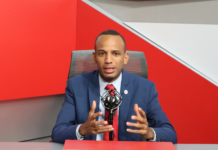 Policía dice periodista fue detenido junto a otros dos hombres en zona boscosa y oscura del Centro Olímpico