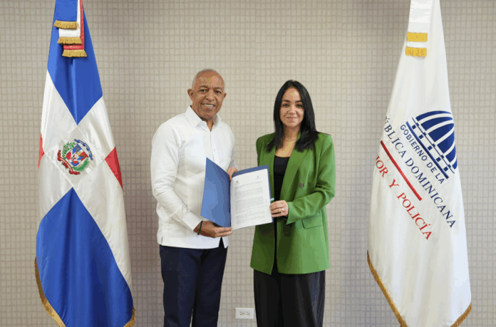 Interior y Policía y consulado en NJ firman acuerdo para ofrecer servicios a diáspora dominicana