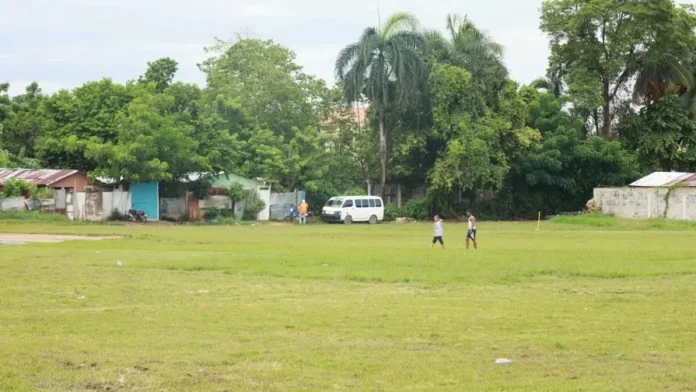 Rayo cobra la vida de dos niños y hiere a otro en Manoguayabo