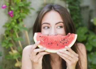Los pros y contras que no conocías de la refrescante fruta del verano