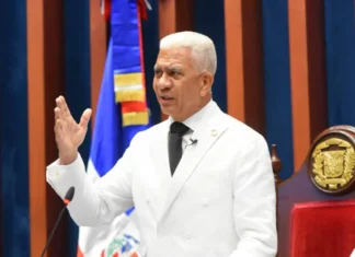 Senado reelige a Ricardo de los Santos como presidente para el período 2025-2026