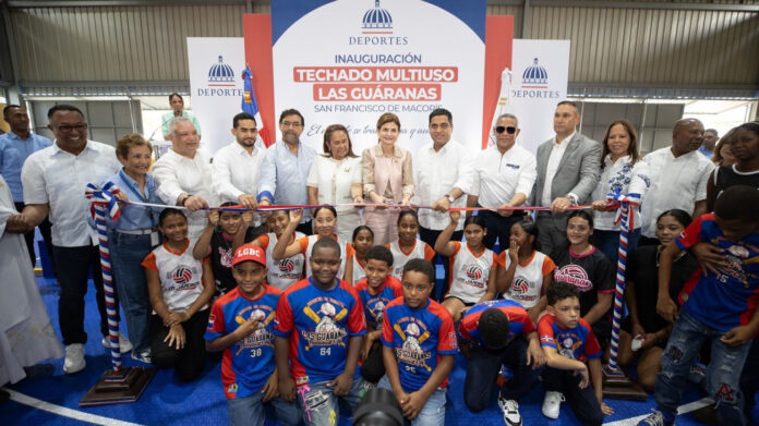 Gobierno entrega techado multiuso en Las Guáranas, provincia Duarte