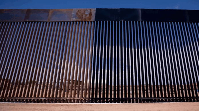 Trump quiere pintar de negro el muro fronterizo para que sea "aún más difícil de escalar"