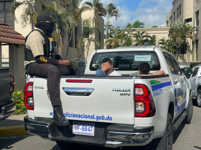 Policía detiene a 14 personas por "orgía"