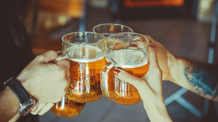 Beber todos los días esta popular bebida podría estar cambiando su cuerpo
