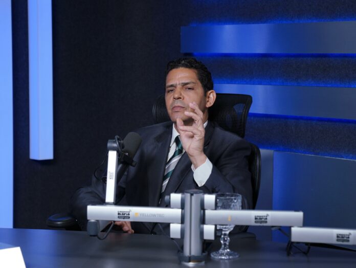 Politólogo Luis González sostiene que EE.UU. debe aceptar su declive y la era multipolar
