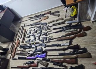 PN desmantela una armería ilegal con 33 armas y detiene a un hombre