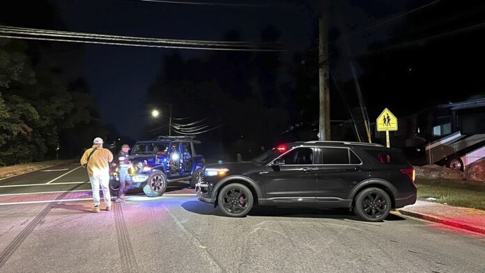 Un hombre armado irrumpe en una boda y abre fuego