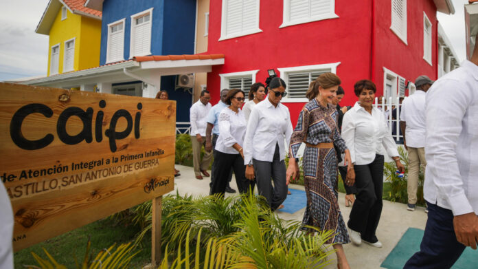 Raquel Peña entrega nuevo Caipi en Guerra y escuela básica en Villa Altagracia
