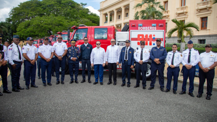 Entregan 12 nuevos camiones de bomberos para fortalecer la capacidad de respuesta a emergencias