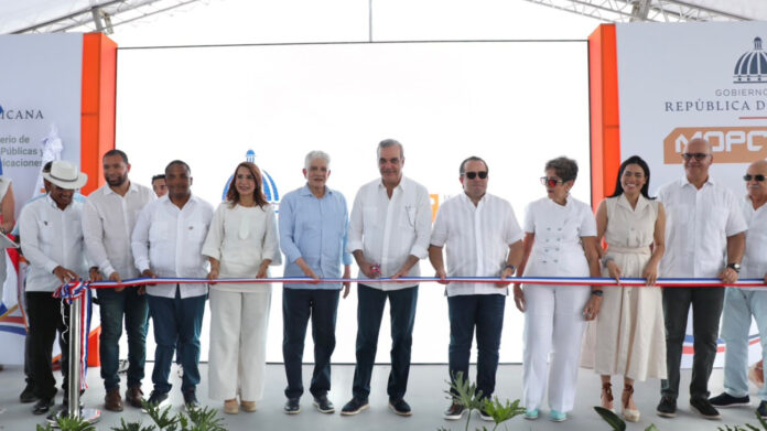 Abinader entrega carretera Villa Elisa-Punta Rucia-La Ensenada que conecta Puerto Plata con Montecristi