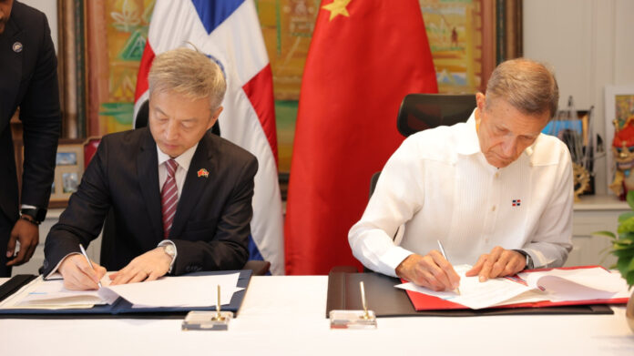 RD y China firman instrumentos de cooperación financiera y formación de funcionarios públicos
