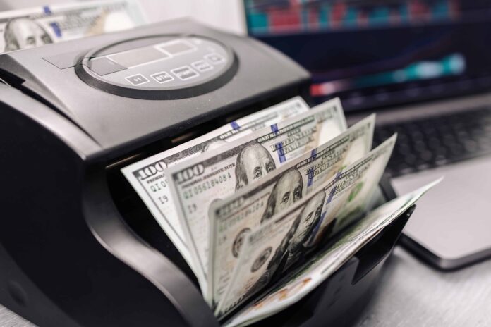 Abinader sobre precio del dólar: “Eso está en el día de hoy bajo control”
