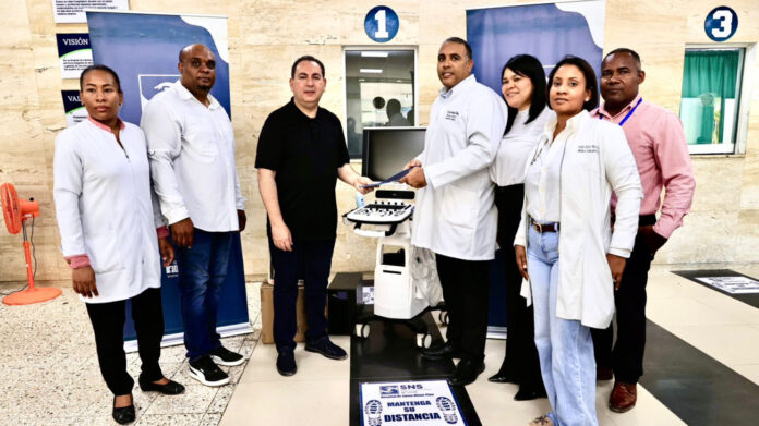 SNS entrega equipos y supervisa obras hospitalarias en el Este
