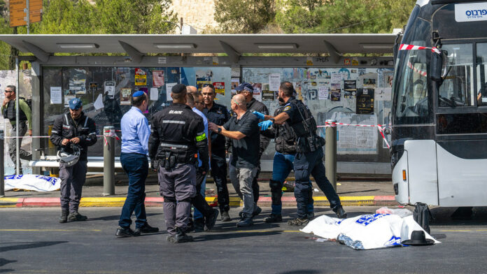Al menos seis muertos al ser acribillado un autobús en Jerusalén