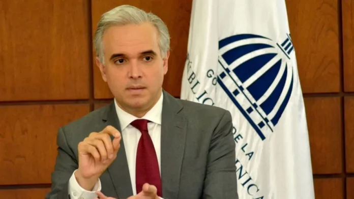 Ministro de Educación dispone investigar si video vulgar fue grabado en una escuela
