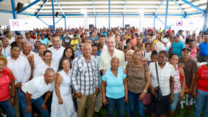 Abinader lanza programa de titulación que impactará a más de 25,000 personas