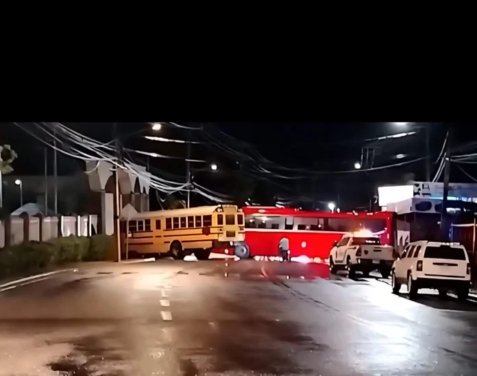 Transportistas suspenden rutas por inseguridad en La Ceiba y La Otra Banda
