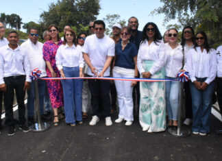 David Collado realiza entrega de calles reconstruidas en Sosúa