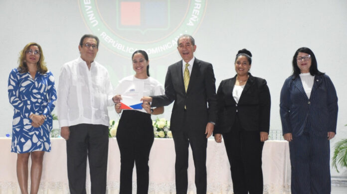Gobierno otorga 208 becas nacionales a estudiantes de la Unphu