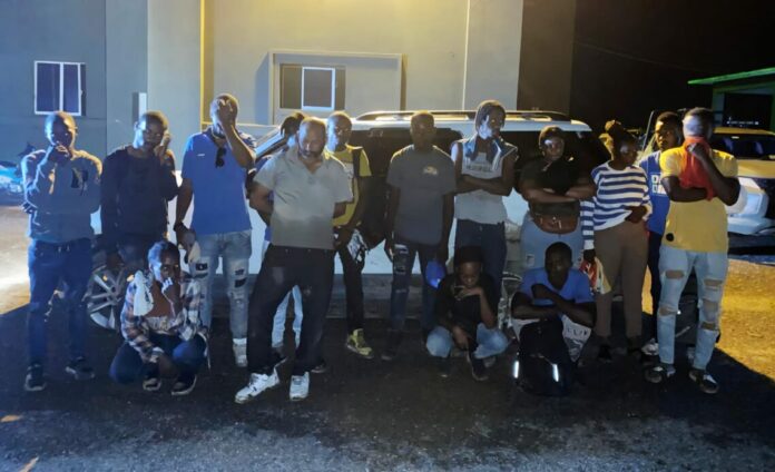 Capturan a 18 indocumentados que iban en yipeta en Villa Vásquez