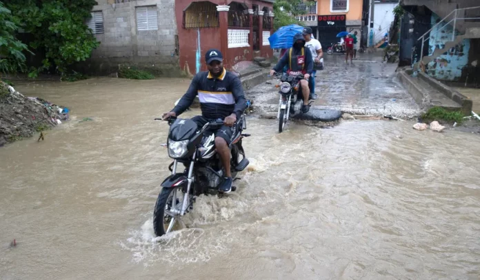 Sistema frontal se debilita, pero mantiene lluvias y tormentas eléctricas