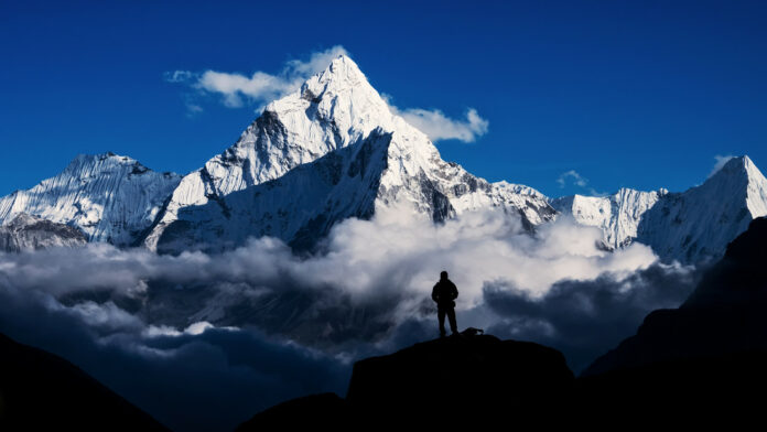 Montaña de cadáveres: ¿por qué no pueden sacar los muertos del Everest?