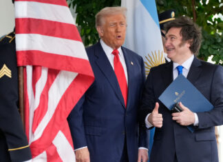 Trump felicita a Milei por su «aplastante victoria en Argentina»