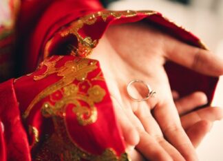 Acusa a su marido de infidelidad basándose en una adivina en línea