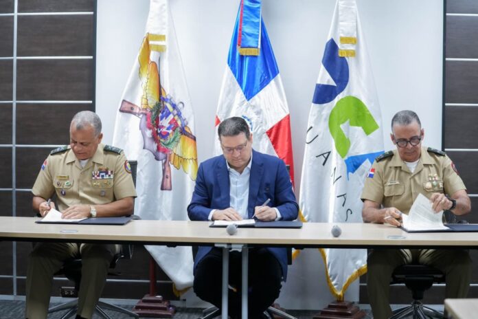 Aduanas dona generador eléctrico para hospital militar en Dominicana