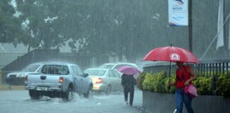 COE reporta 24 acueductos fuera de servicio y alerta sobre riesgo de inundaciones