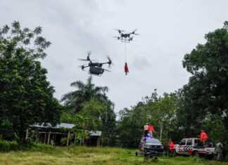 Drones del 911 son utilizados para entregar kits de raciones crudas a familias incomunicadas