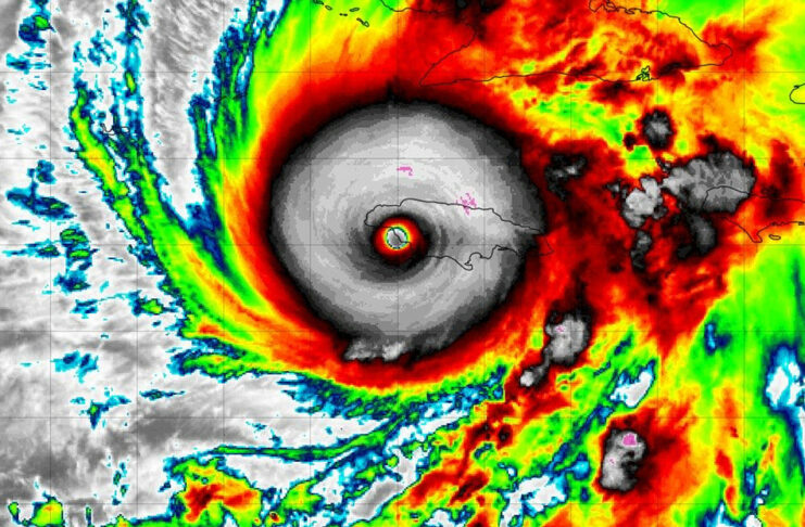 El huracán Melissa toca tierra en Jamaica con vientos de hasta 295 km/h